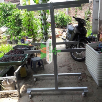 รูปภาพของ Kệ Trồng rau 3 tầng 6 chậu