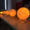 รูปภาพของ Đèn ngủ mặt trăng ML3D-0807, Đèn mặt trăng 7 màu 8cm,  Đèn trang trí Moon Light 3D