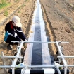 รูปภาพของ Dụng cụ trải Bạt kèm vun đất TMV-159, Nông cụ trải màng phủ nông nghiệp